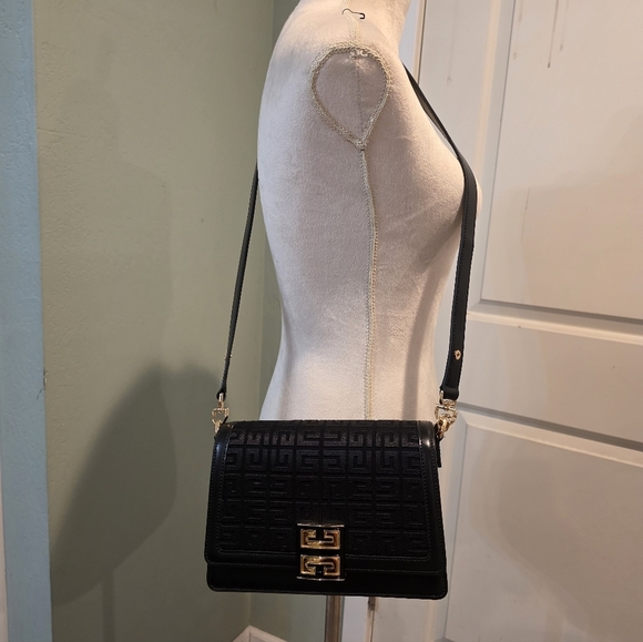 New Givenchy Embroidered Fabric and Leather Chain Medium Bag - Picture 3 of 14